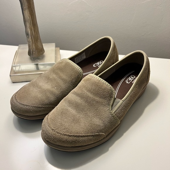 Easy Spirit Shoes - Easyspirit e360 tan suede slip on shoes size 9
